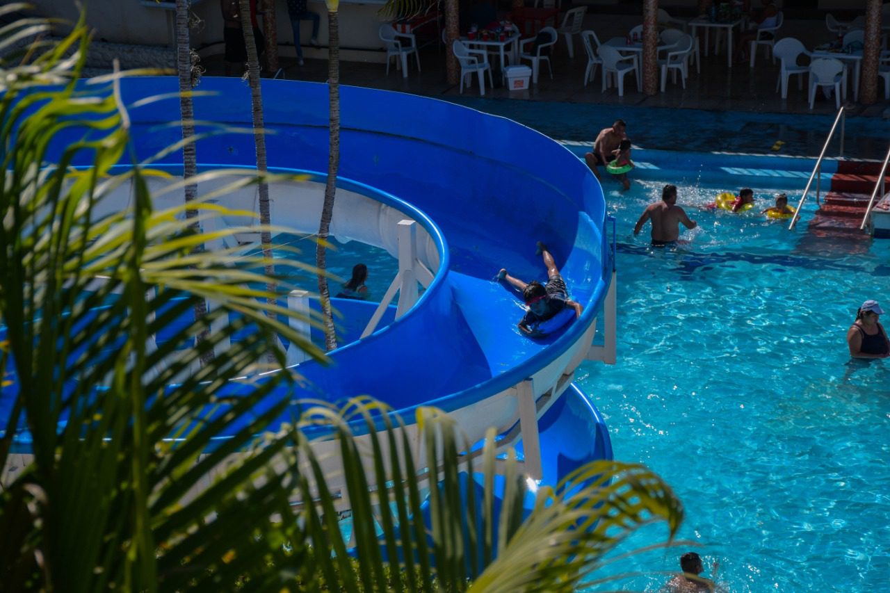 Reactivan visita de turistas en balneario Agua Hedionda