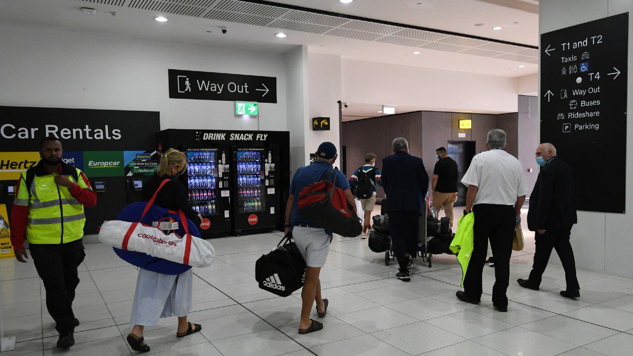 Por COVID-19 Australia suspende temporalmente los vuelos de la India