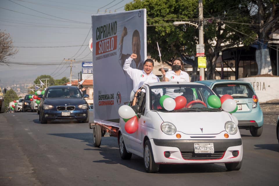 Cipriano Sotelo inicia campaña con caravana vehicular