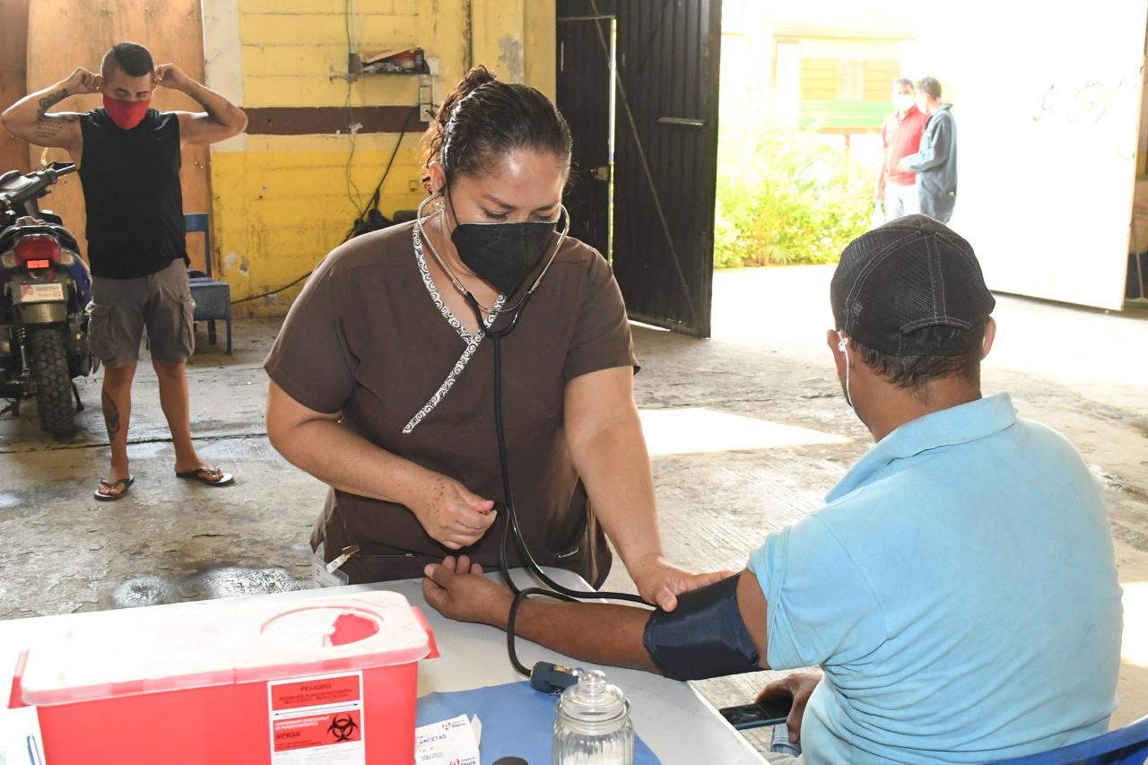 Llevan la unidad médica móvil a  colonias de Cuautla