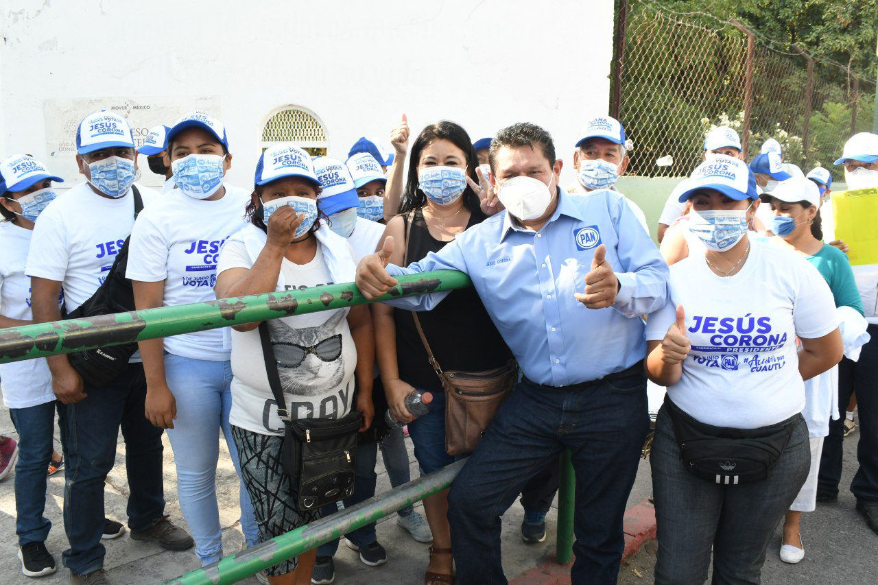 Jesús Corona recorre calles de Cuautla en busca de la reelección