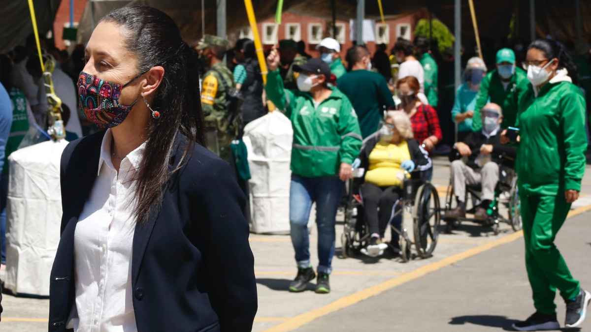 La vacunación a maestras y maestros será por orden alfabético