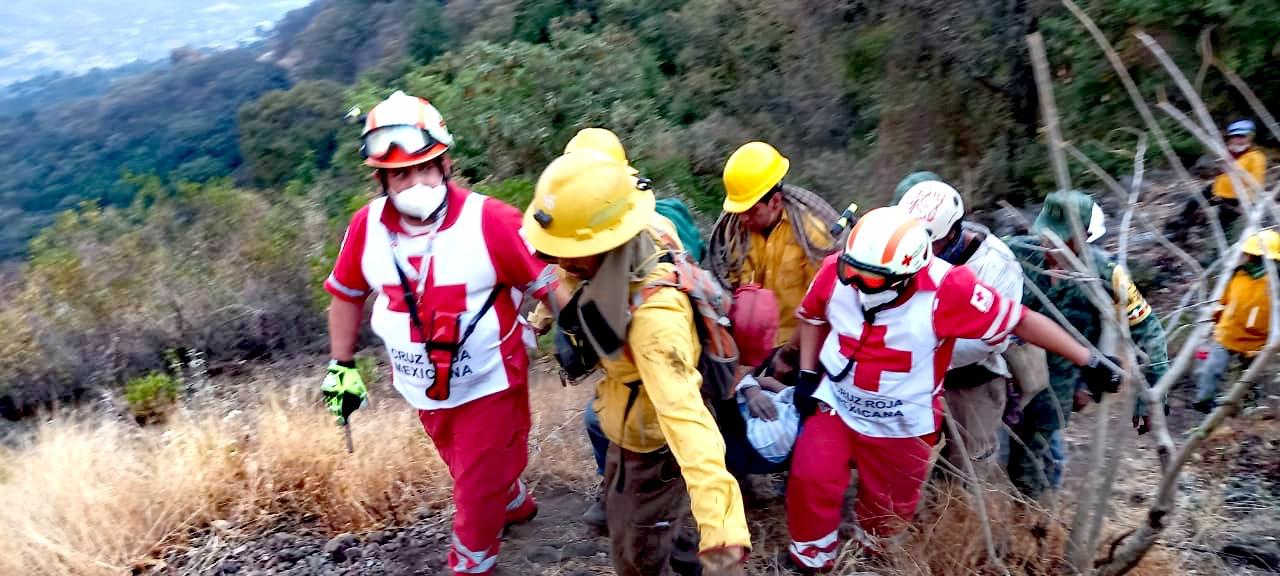 Sube a cerros de Tepoztlán para tomar foto y SE QUEDÓ ATRAPADO