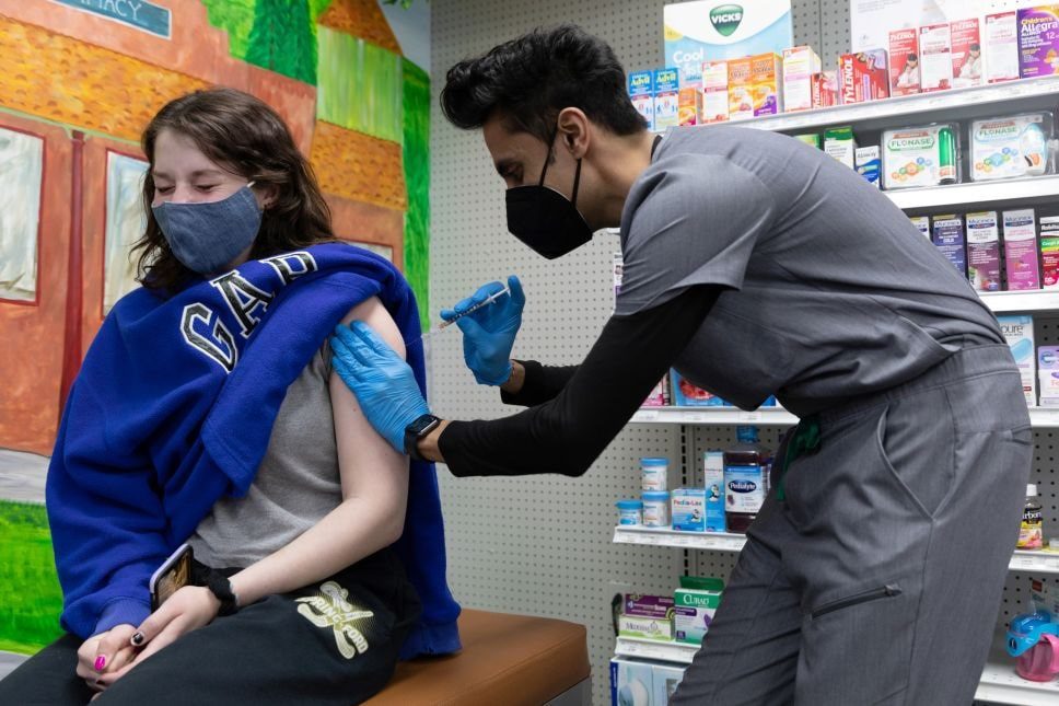 Jóvenes de Florida ya podrán recibir la vacuna contra el COVID-19