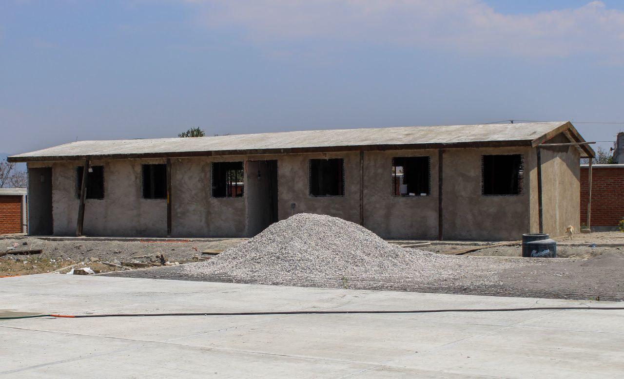 Construyen aulas para primaria Juan Escutia de Yecapixtla