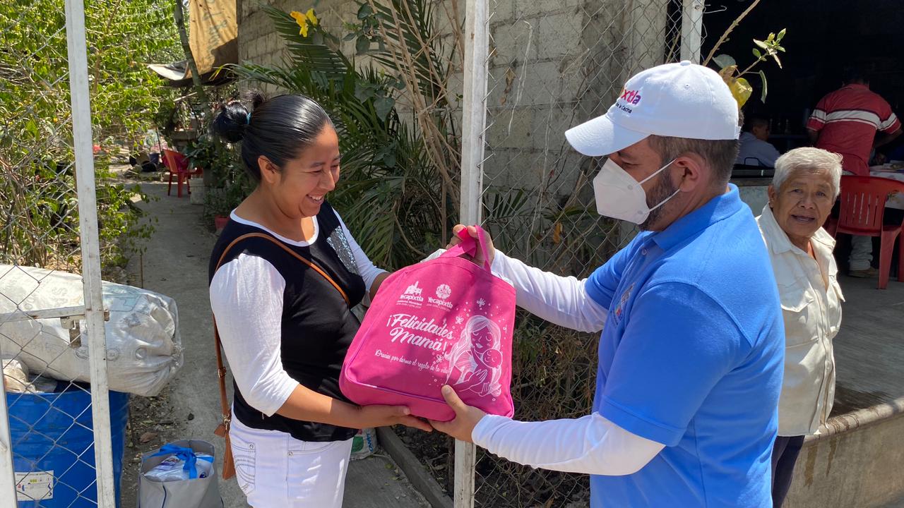 Continúan la entrega de productos de la canasta básica en Yecapixtla
