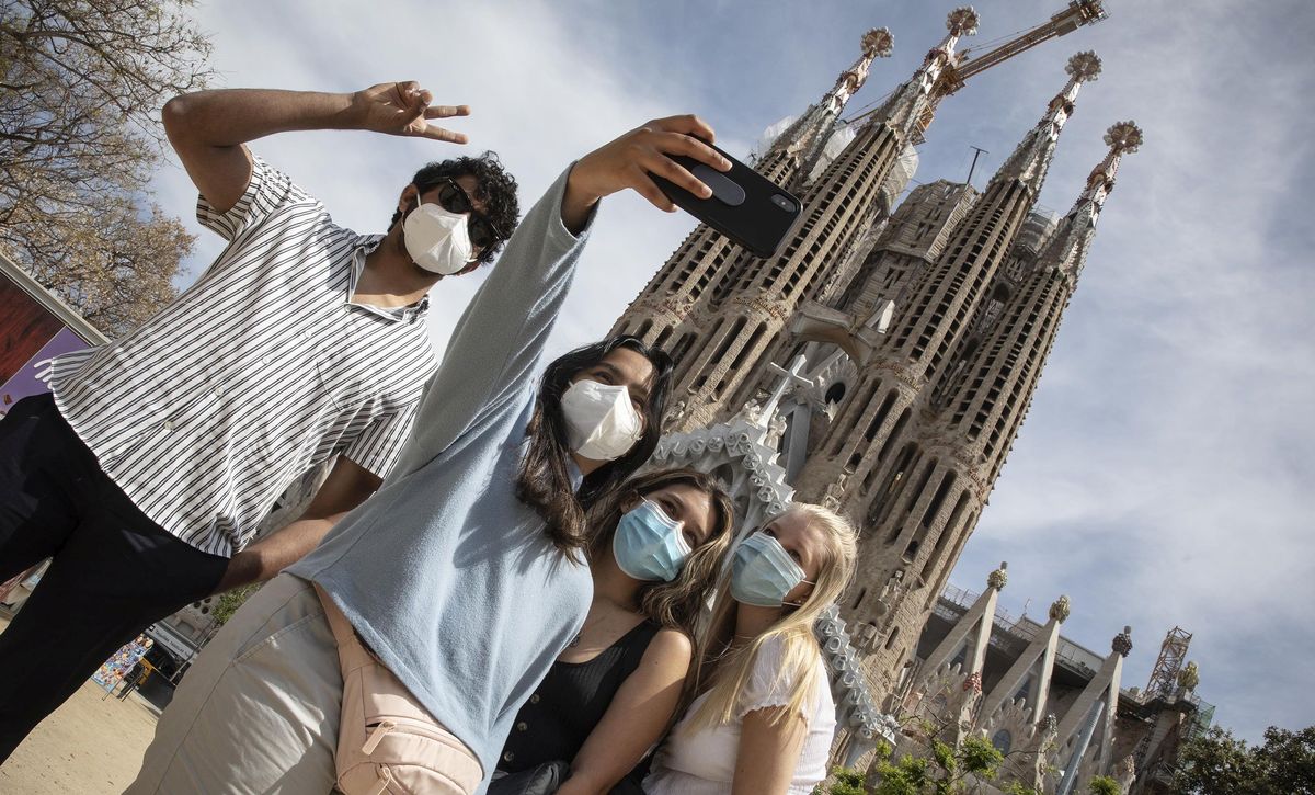 España abre fronteras a turistas vacunados contra la COVID