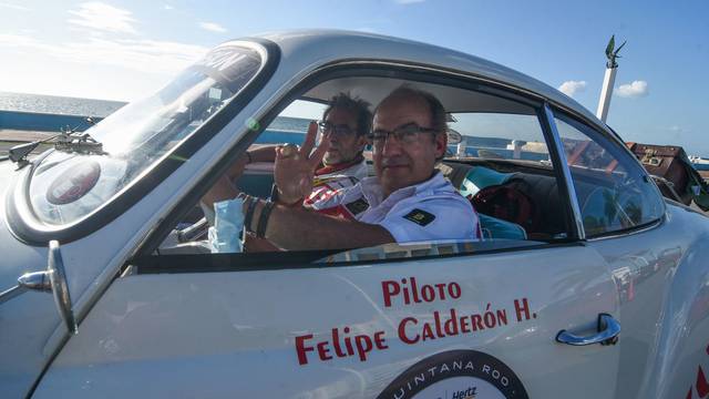 Felipe Calderón participa como piloto en el Rally Maya 2021