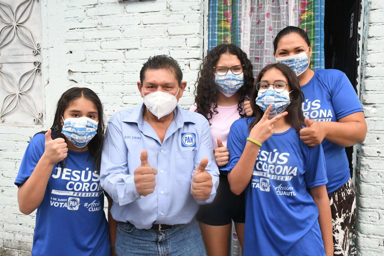 Recorre Jesús Corona las colonias Zaragoza y Santa Cruz de Cuautla