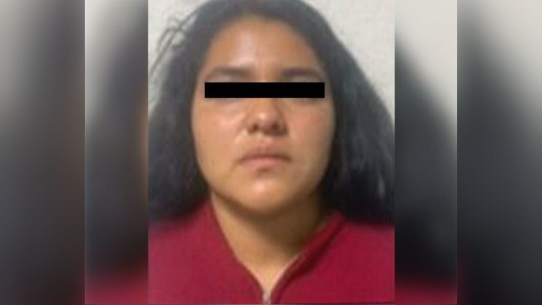Mujer arrastraba un costal con el cuerpo de un hombre sin vida, ya fue detenida