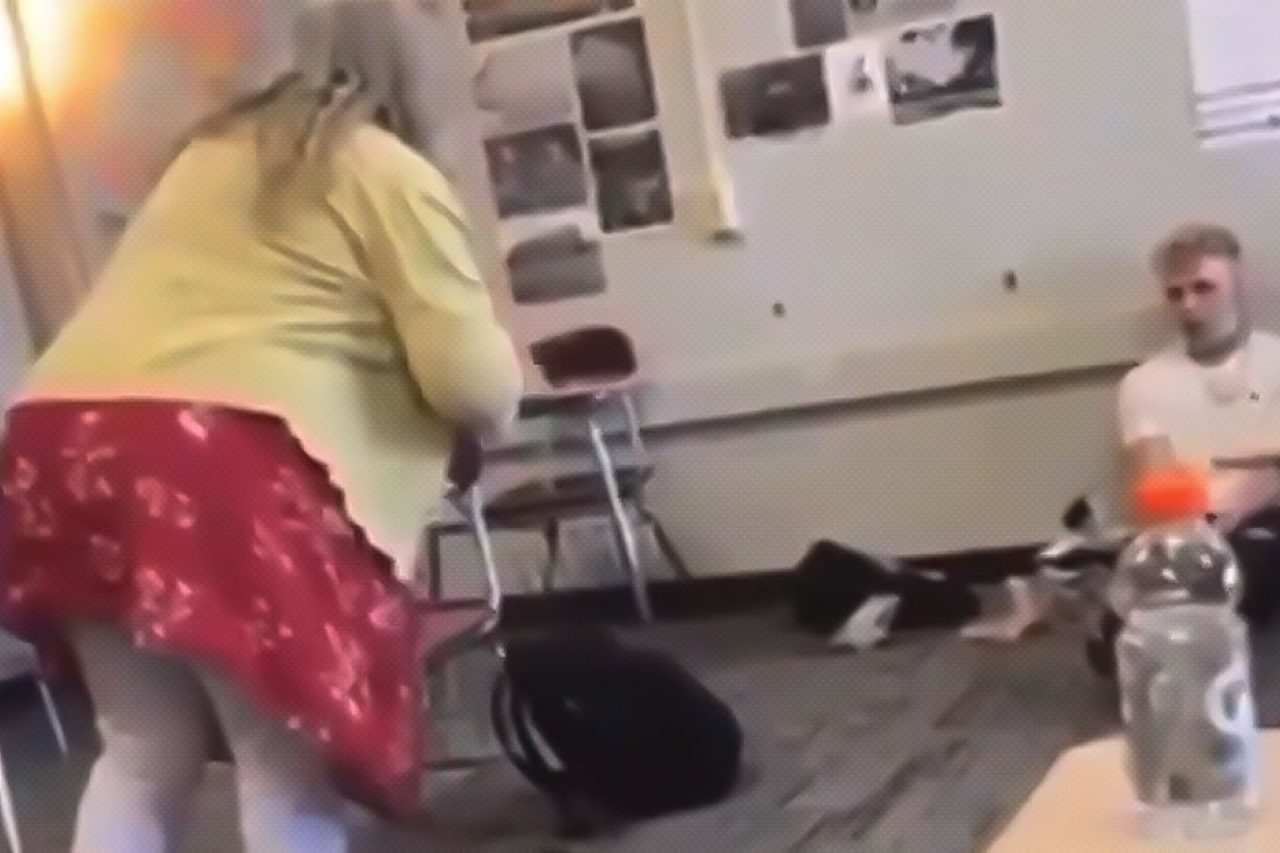 Maestra llama “idiota” a alumno vacunado porque no usaba cubrebocas