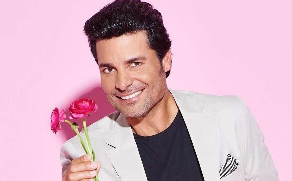 Joven engaña a su mamá con concierto de Chayanne, la lleva a vacunar contra el COVID-19