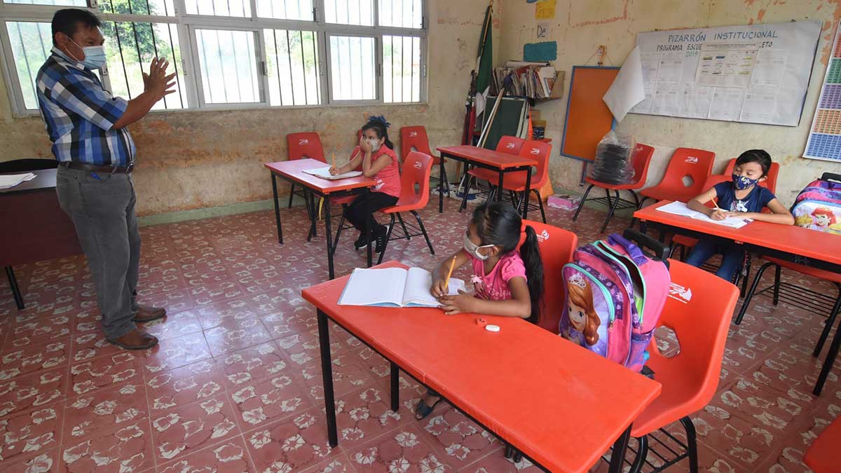 Regresan 20 mil alumnos de Coahuila a clases presenciales