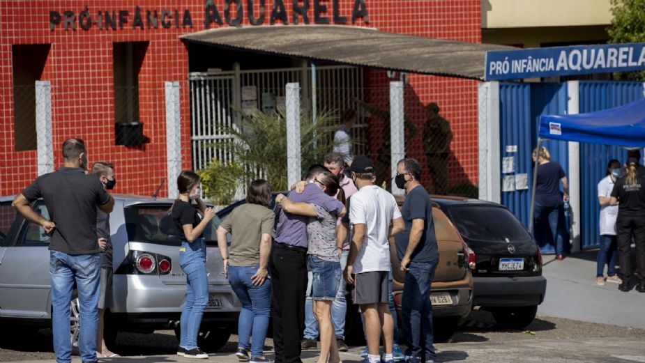 Joven MATA con un cuchillo a tres BEBÉS en de una guarderia en Brasil