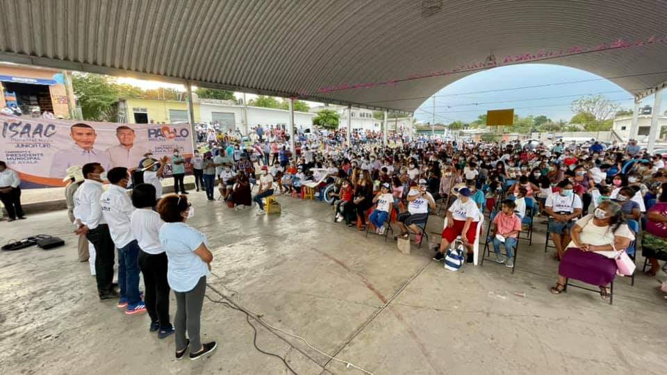 Promete Isaac Pimentel rehabilitar la carretera Salitre-Tenextepango en Ayala