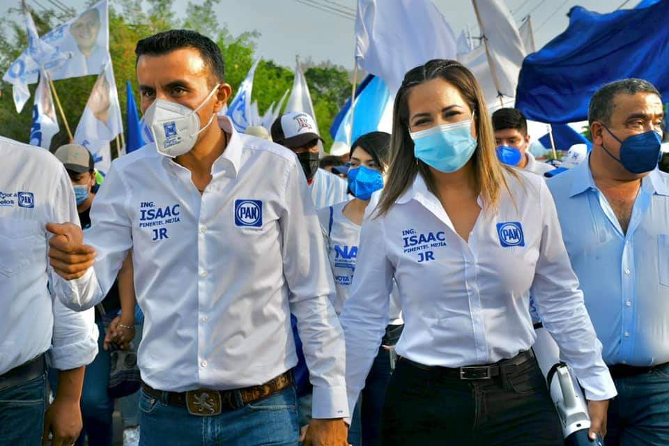 Isaac Pimentel recibe apoyo de Ayala para la reelección en su cierre de campaña