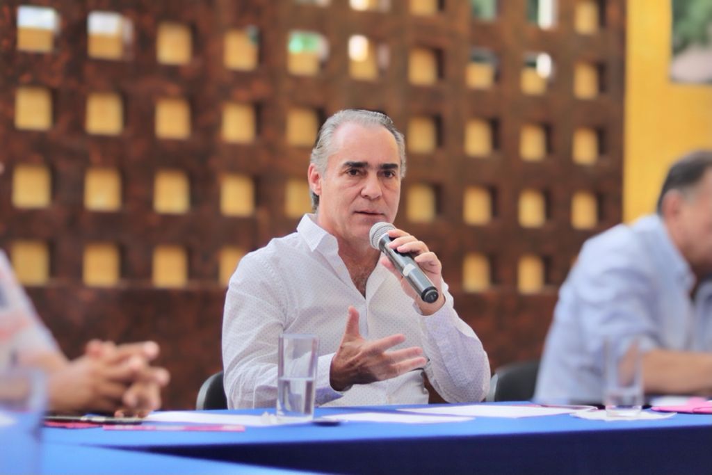 Sergio Estrada presenta propuestas a integrantes de Pacto Cuernavaca