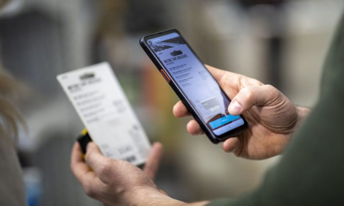 Walmart regaló teléfonos Samsung a sus empleados