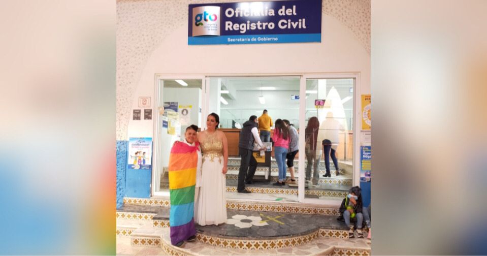 Celebran primer matrimonio igualitario en San Miguel de Allende