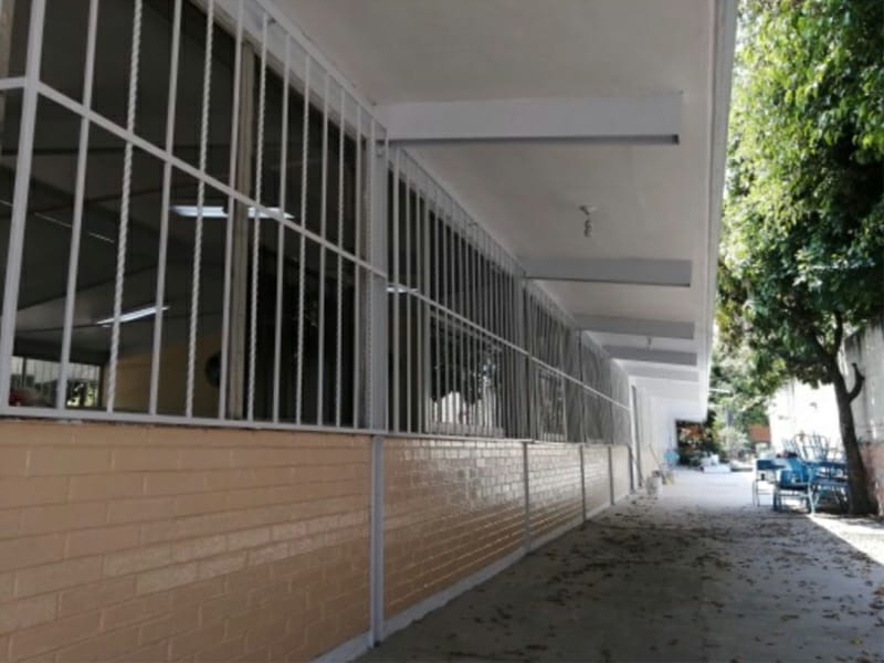 Rehabilitan aulas de la Secundaria 2 de Abril en Temixco