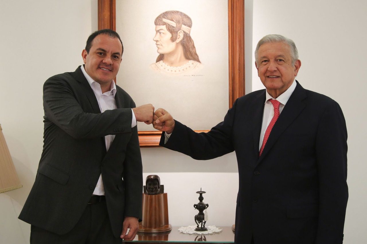 Recibe AMLO a Cuauhtémoc Blanco en Palacio Nacional