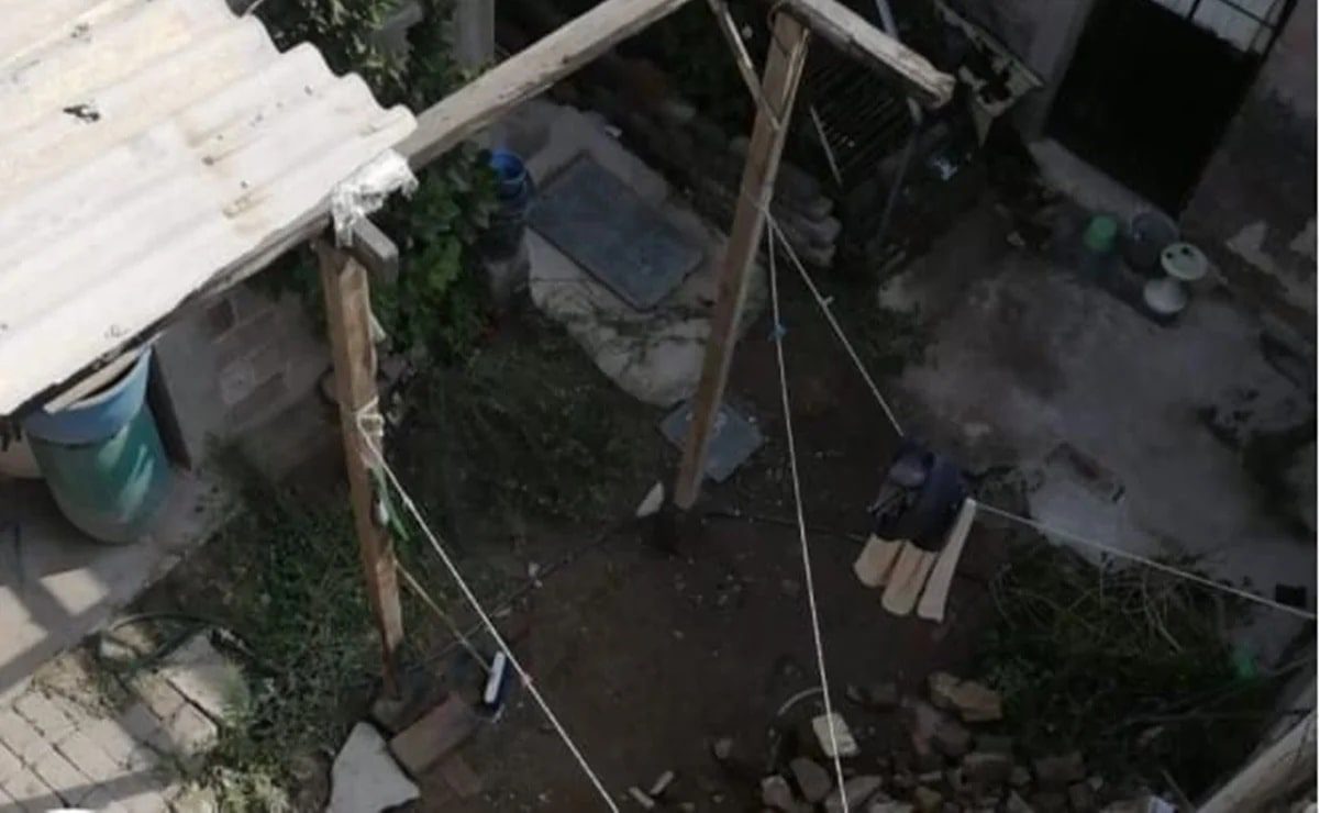 Localizan a familia enterrada en el patio de su propia casa
