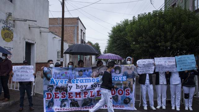 DESPIDEN a médicos y enfermeros que trabajaron en primera línea COVID-19