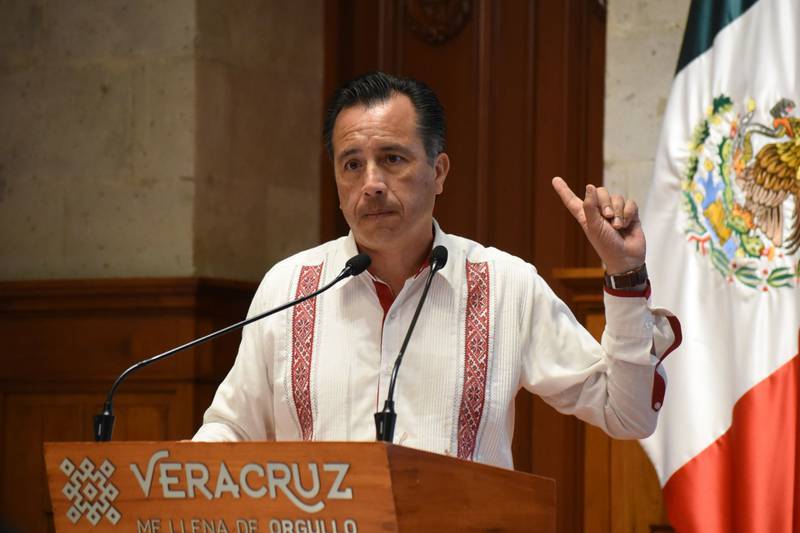 Gobernador de Veracruz presume que ya no tienes que pagar en gasolineras por usar baños