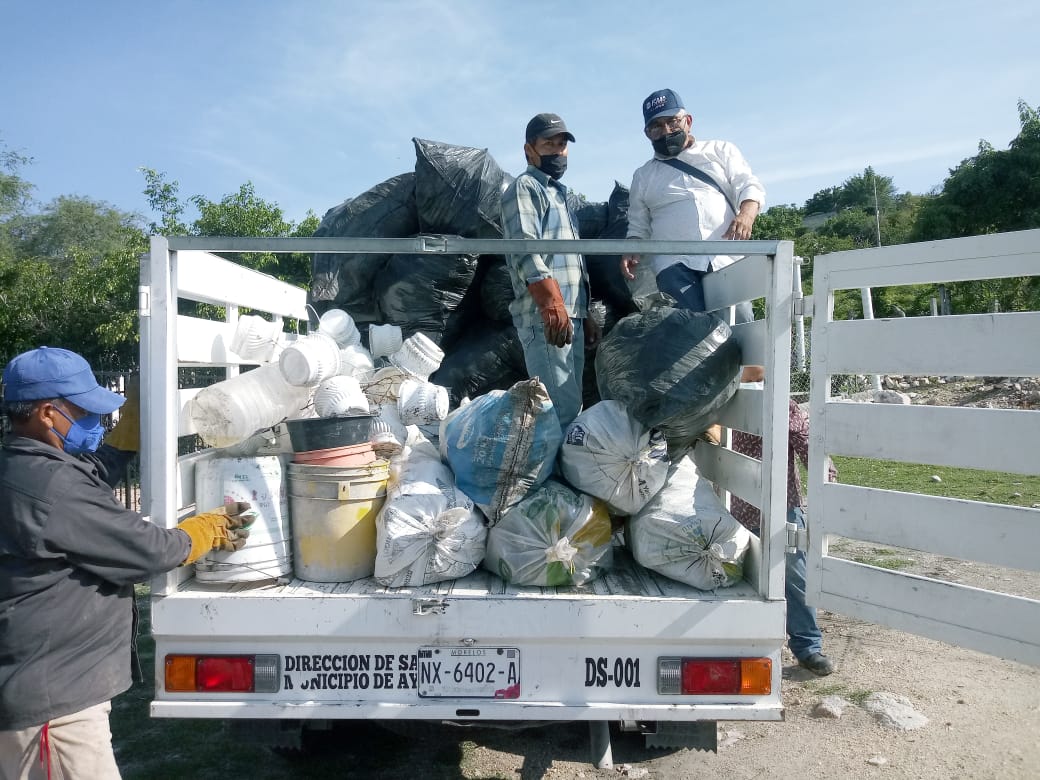 Ayuntamiento de Ayala descacharriza y limpia panteones contra el dengue