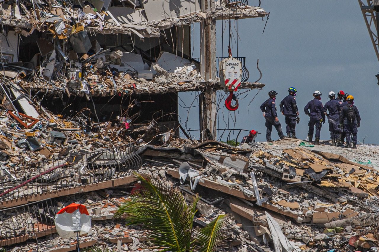 ¡La cifra aumenta! Suman 18 muertos tras derrumbe de edificio en Miami