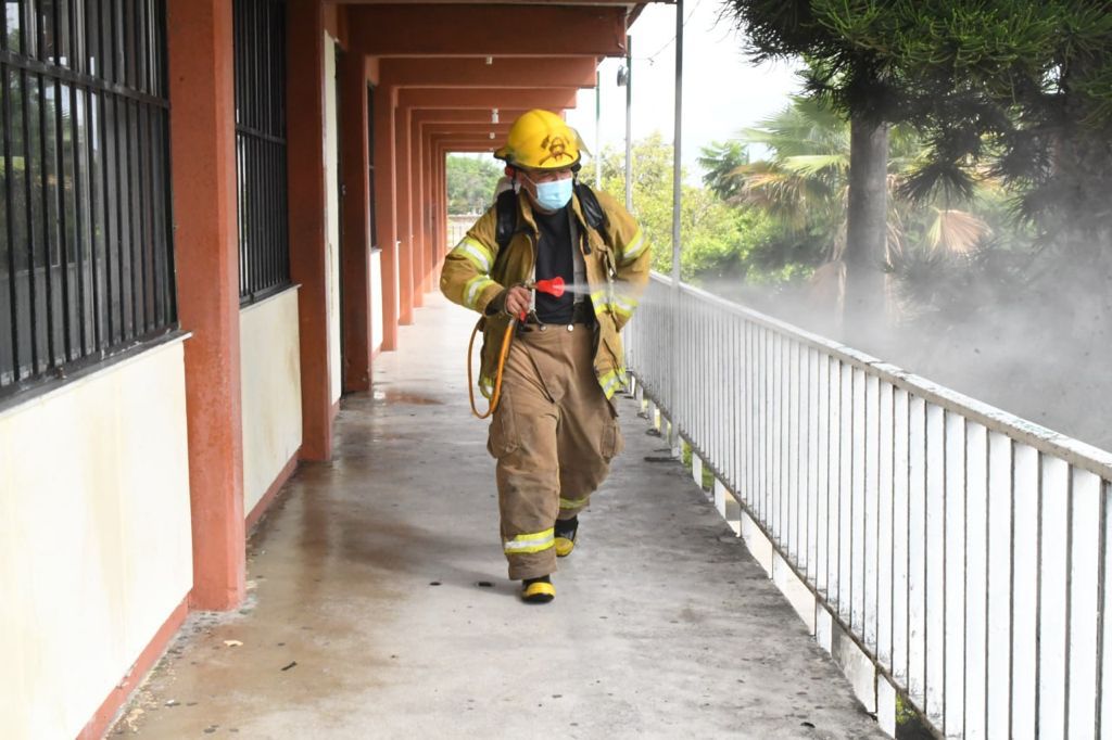 Desinfectan escuelas de Cuautla