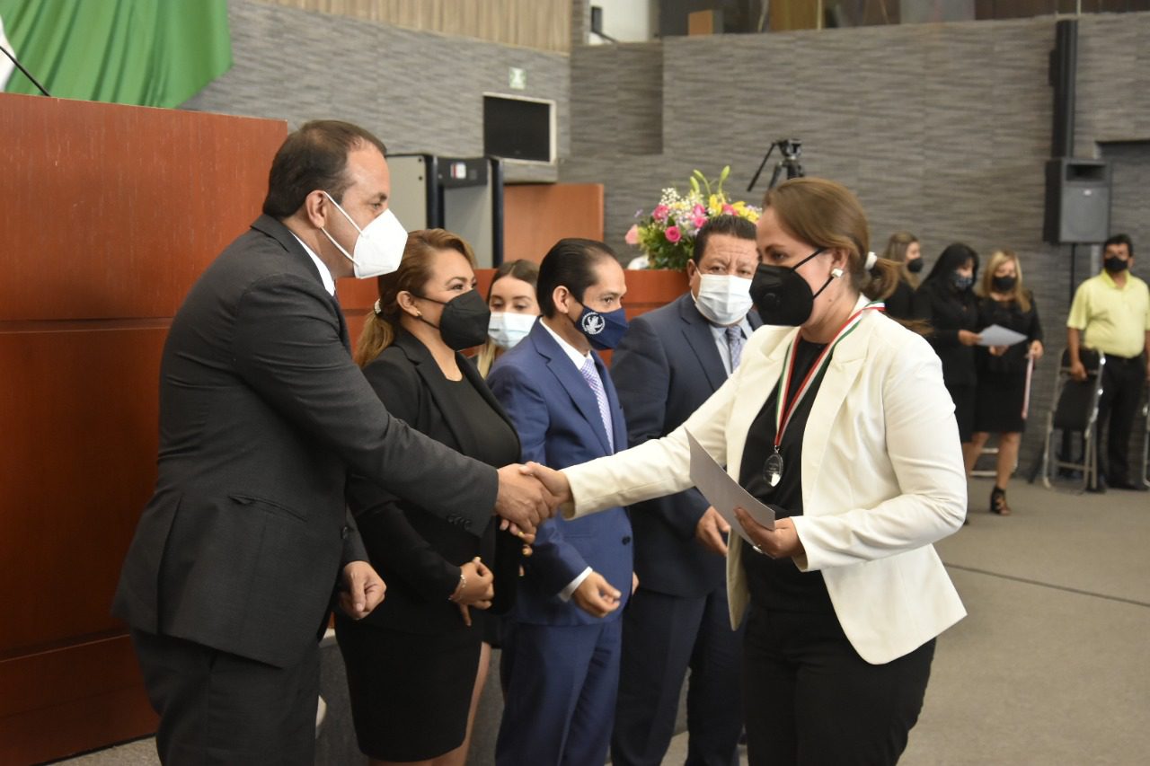 Entrega Congreso premio estatal del Abogado 2021