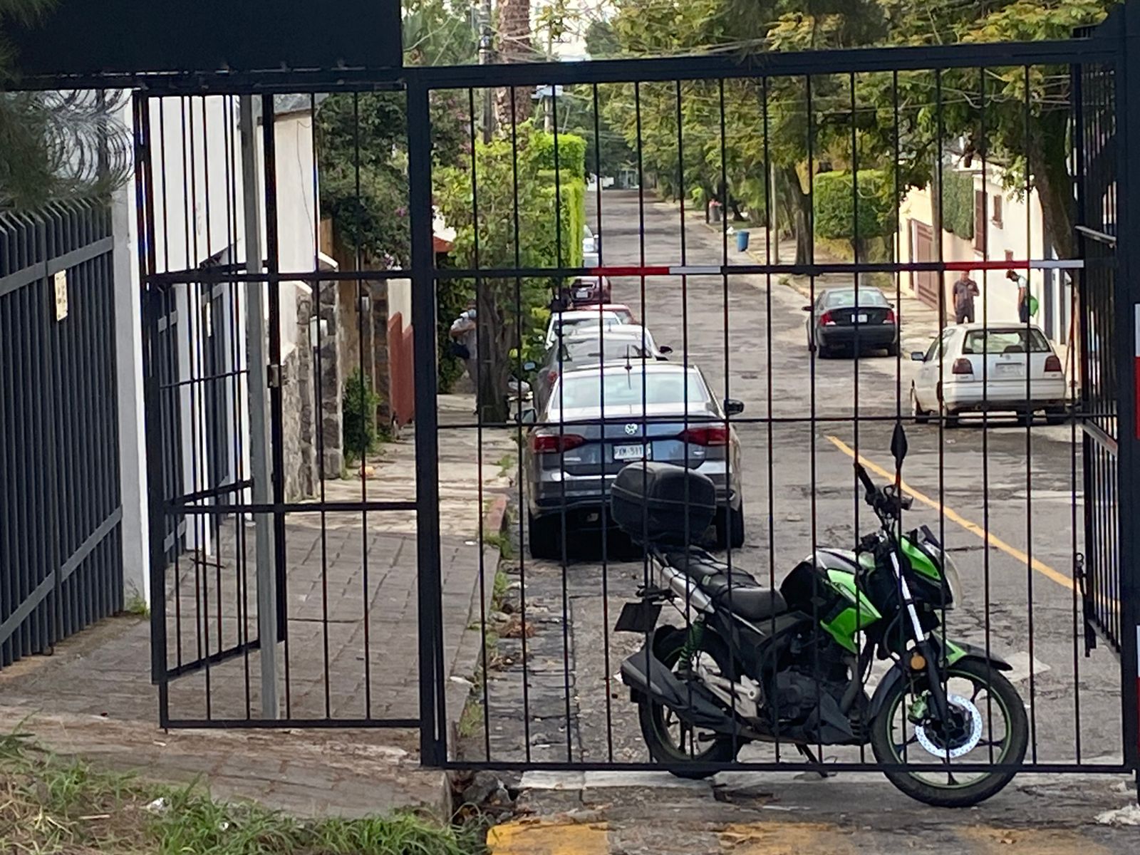 Instalan rejas en vecindarios de Cuernavaca por la INSEGURIDAD a pesar de estar prohibido