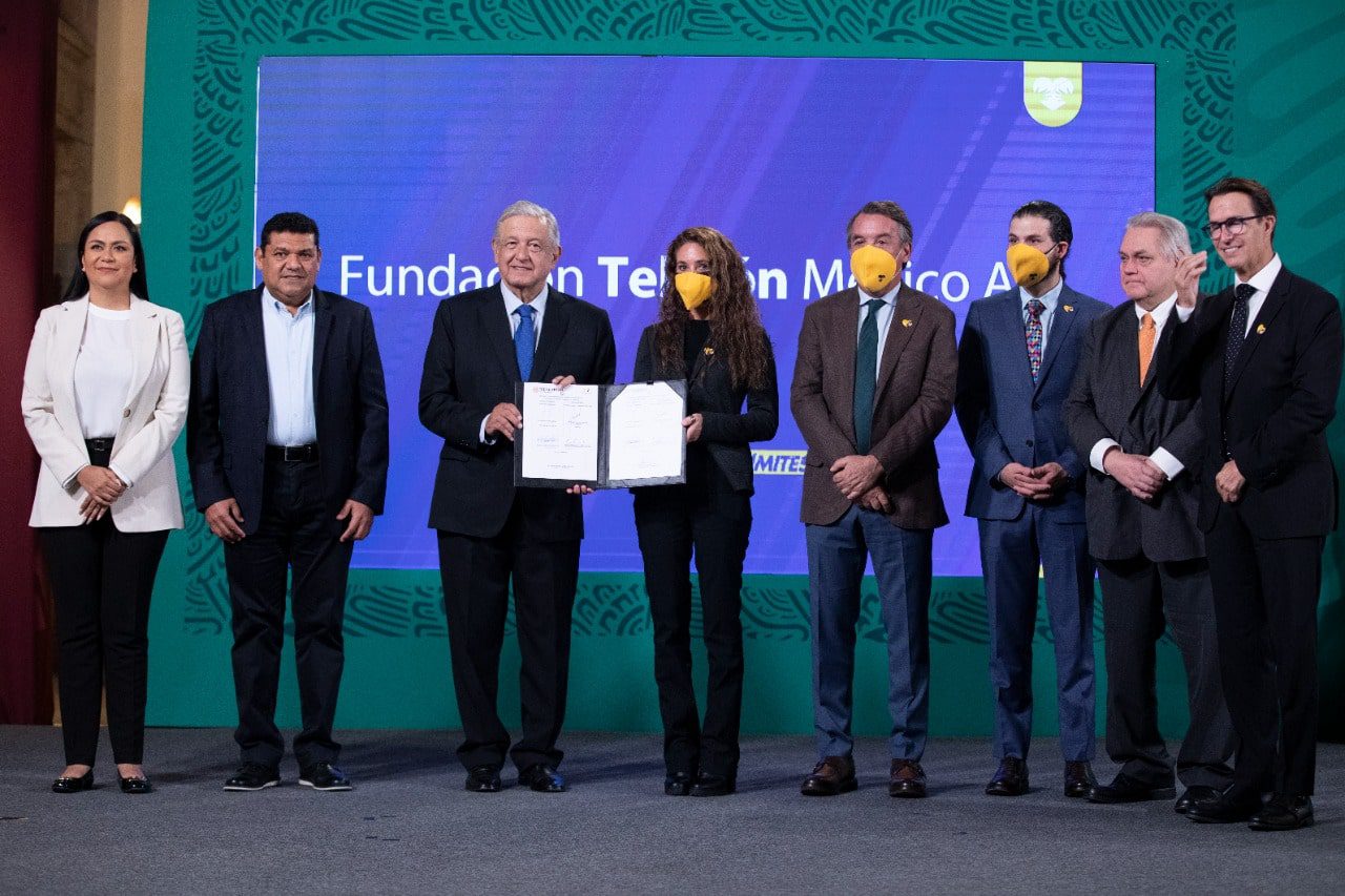 Gobierno y Teletón firman convenio para atender a 20 mil niños con discapacidad