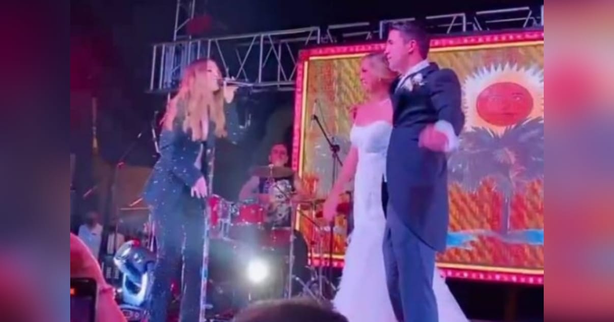 Belinda cantó en boda del hijo de alcaldesa electa de Piedras Negras