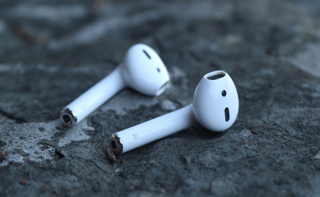 Joven muere luego que sus audífonos Bluetooth le explotaran en el oído