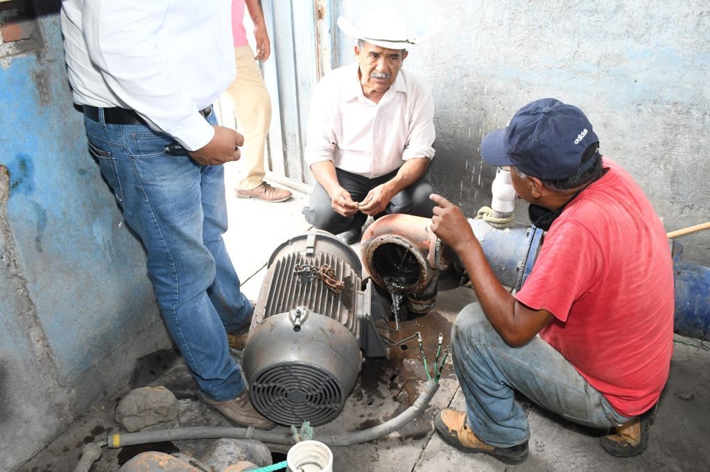 Reparan bomba  de agua del campo El Embocadero de Cuautla