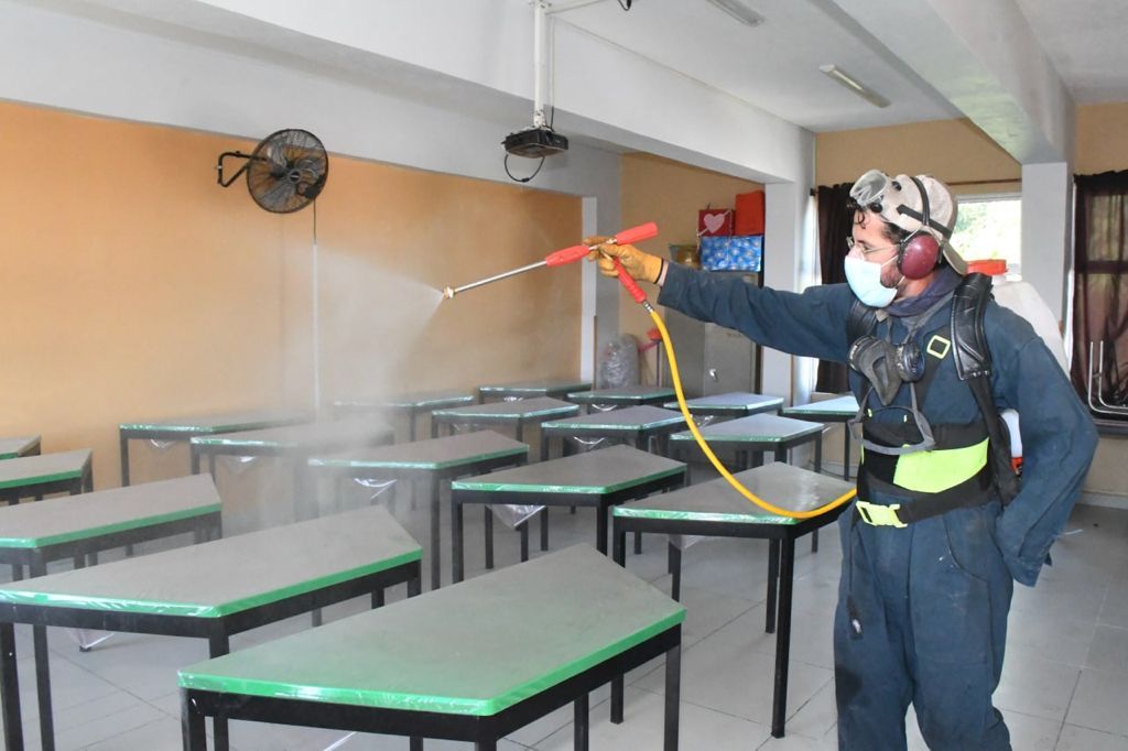 Fumigan y desinfectan escuelas de Cuautla