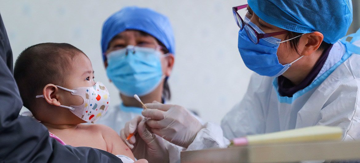 Estados Unidos registra récord de niños hospitalizados por COVID-19
