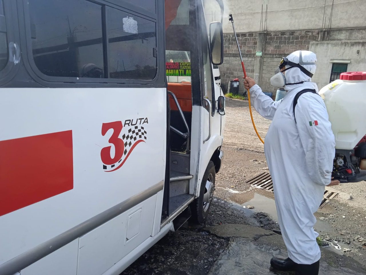 Refuerzan jornada de limpieza y desinfección de transporte público en Morelos