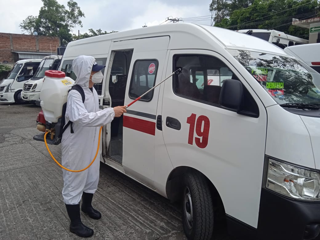 Mantienen operativos de desinfección del transporte público
