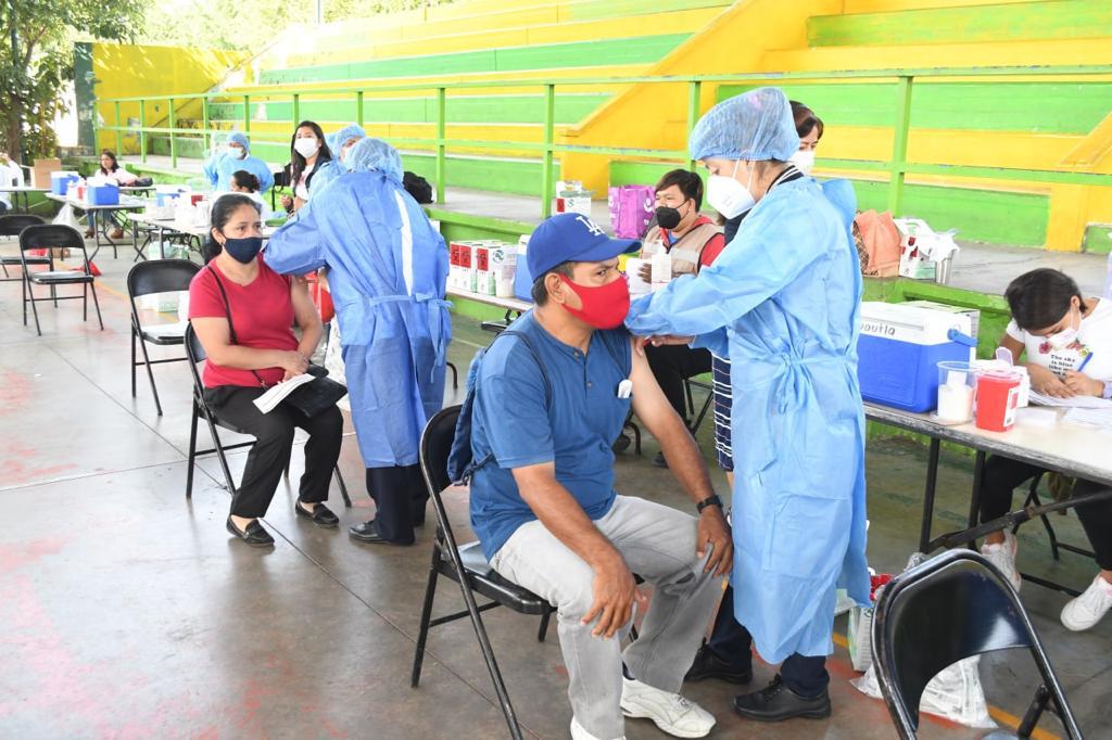 Segundo día de vacunación en Cuautla a personas de 40 a 49 años