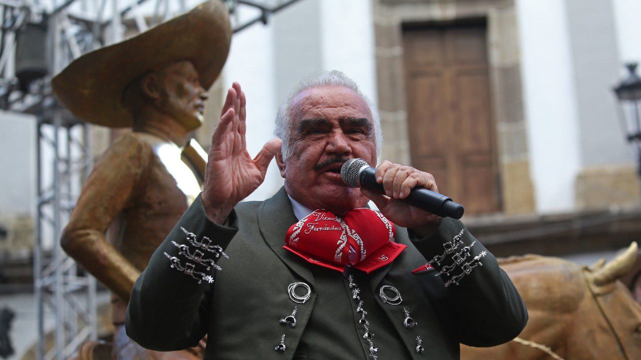 Vicente Fernández padece el síndrome de Guillain-Barré, informa su familia