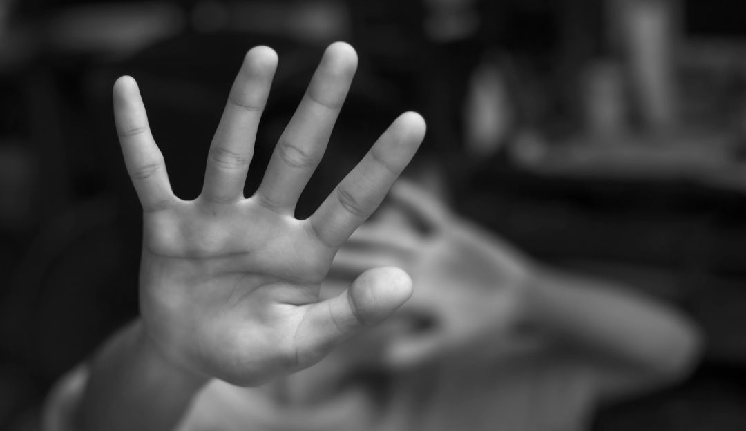 Adolescente mata a su propio padre para defender a su hermano