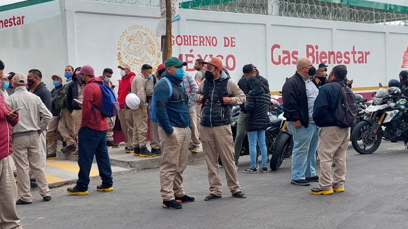 Trabajadores de Gas Bienestar se manifiestan por FALTA DE PAGO