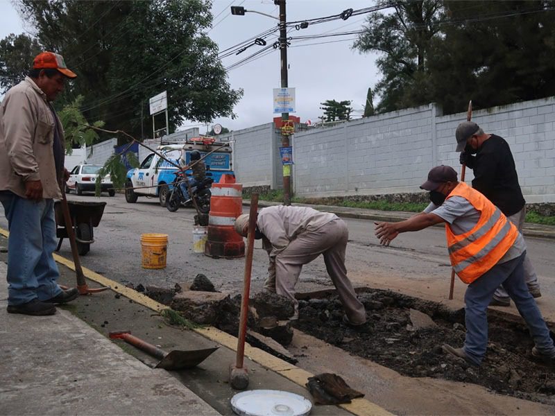 Repara gobierno estatal bache de Avenida Municipal