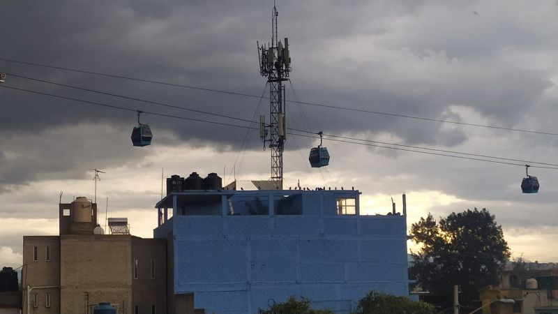 Línea 2 del Cablebús falló por casi una hora con pasajeros adentro