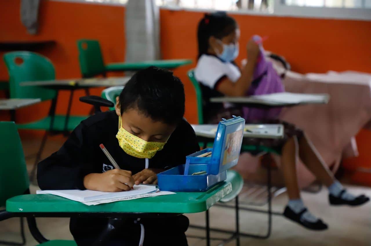 ¿Dónde denunciar si obligan a tu hijo a acudir a clases presenciales?