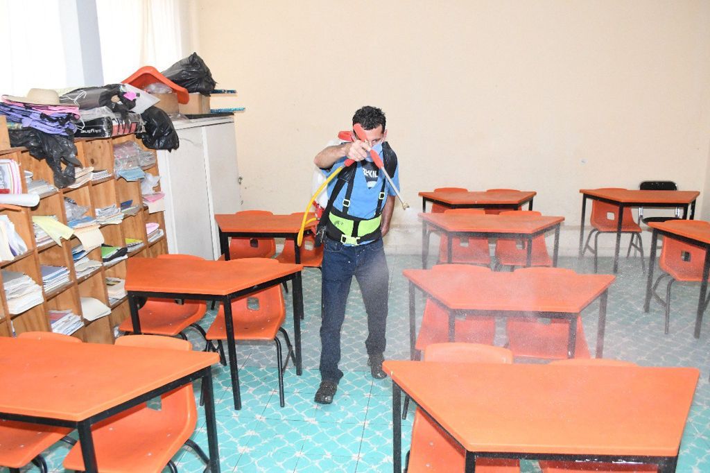 Continúan con la desinfección de escuelas en Cuautla