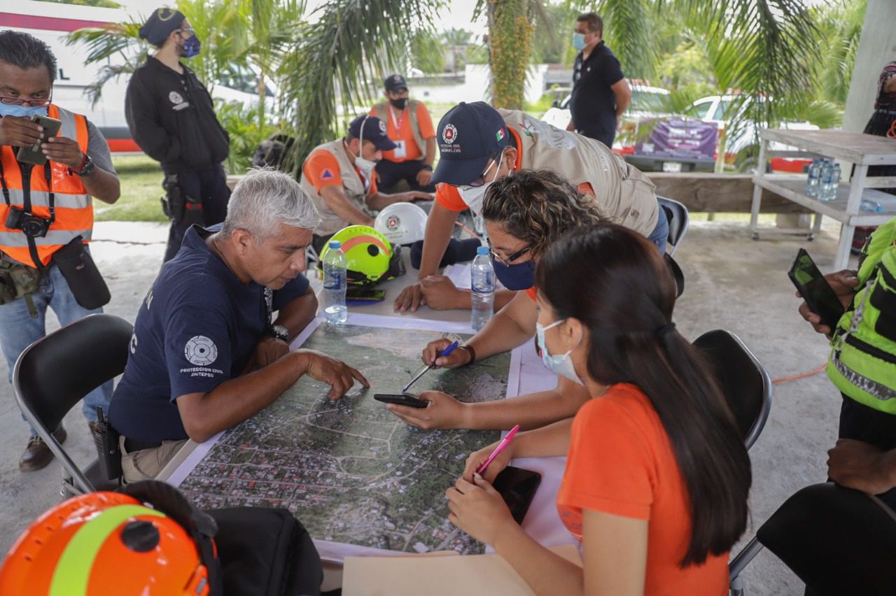 Evacuan a 50 familias en el cerro de la Vista Hermosa en Jiutepec